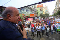 Hernando de Soto addressing the different groups gathered at Gamarra 